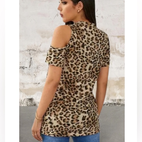 Women’s, Leopard Print, Cutout, Top. - Picture 3 of 12
